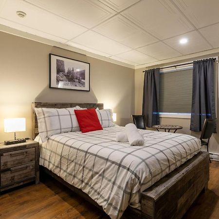 The Cache Hotel And Lodgings Golden Bagian luar foto