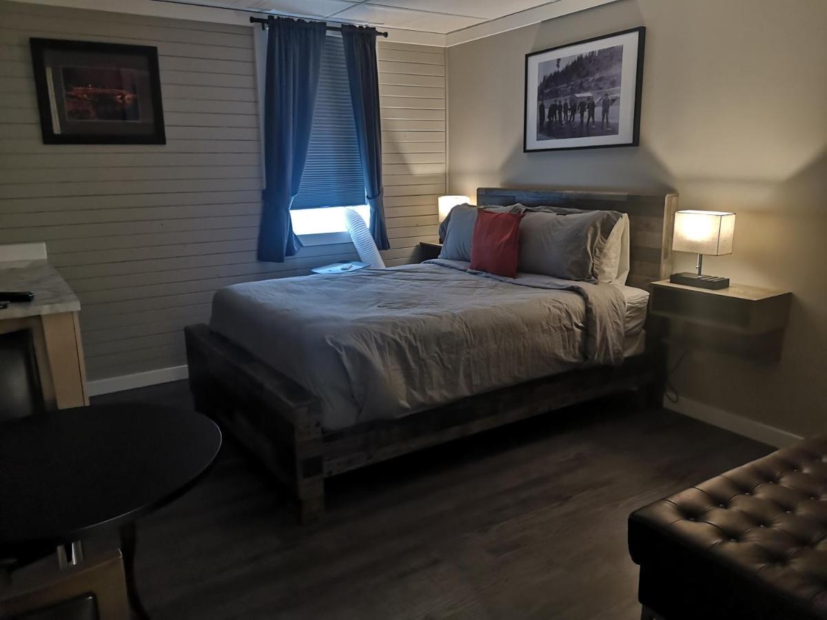 The Cache Hotel And Lodgings Golden Bagian luar foto