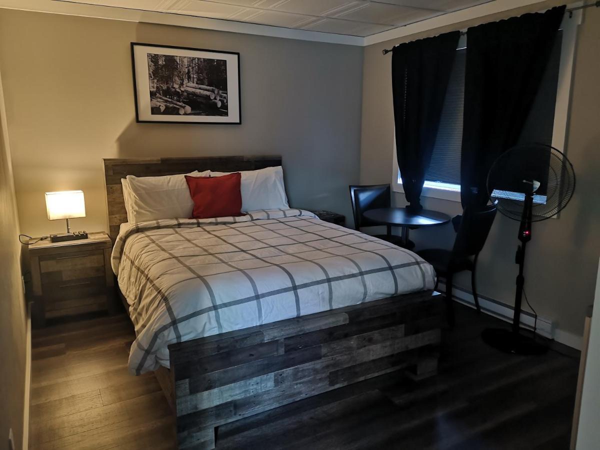 The Cache Hotel And Lodgings Golden Bagian luar foto